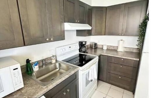 Bolongo Bay Apartment | Marie's Oceanfront Condo-1bdrm-3 Poolsnn