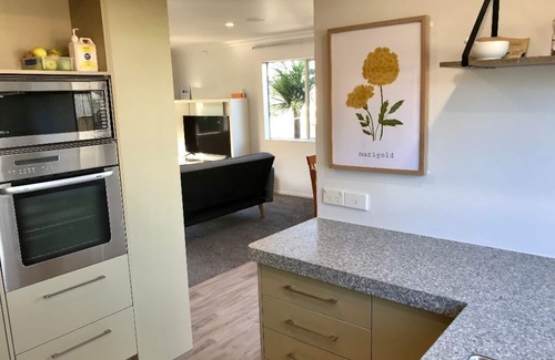 Taupo House | Marigold Cottage, includes bikes & kayaks