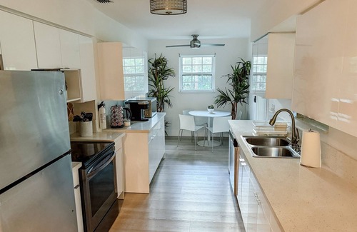 Northeast Miami House | Marilyn Monroe Waterfront Holiday House in Miami!