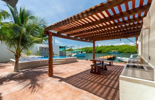 Isla Mujeres Cabin | Marina Comodoro