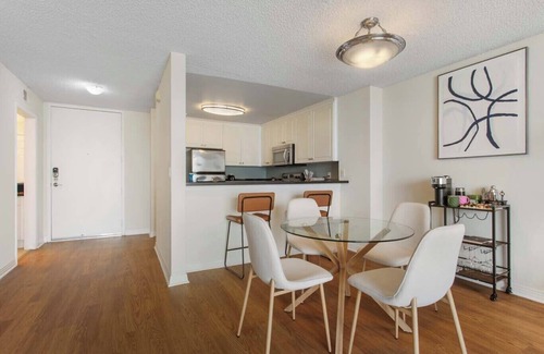 Marina Peninsula Apartment | Marina Edge, Bright 1BD 1BA Condo By The Beach.