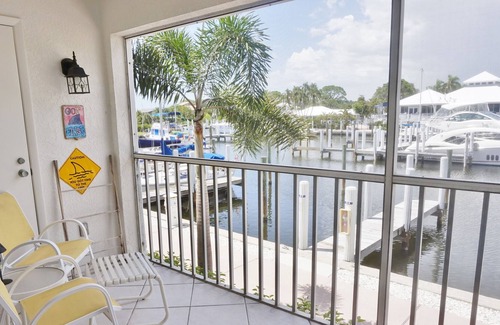 Englewood Condo | Marina One Bedroom Villa by Redawning