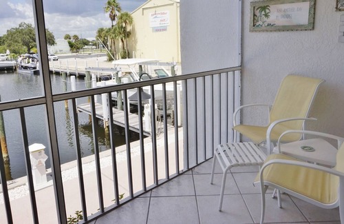 Englewood Condo | Marina One Bedroom Villa by Redawning
