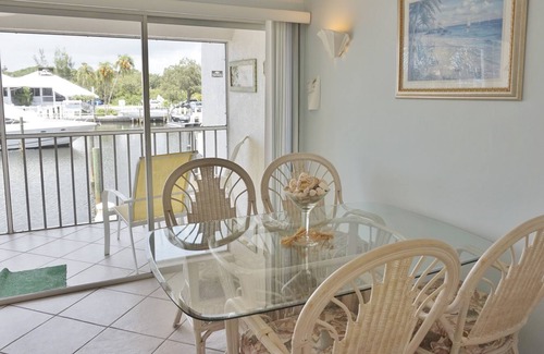 Englewood Condo | Marina One Bedroom Villa by Redawning