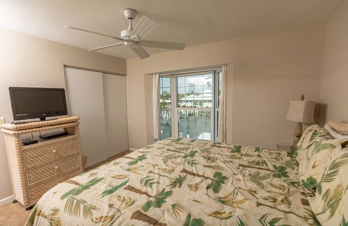 Englewood Condo | Marina One Bedroom Villa by Redawning