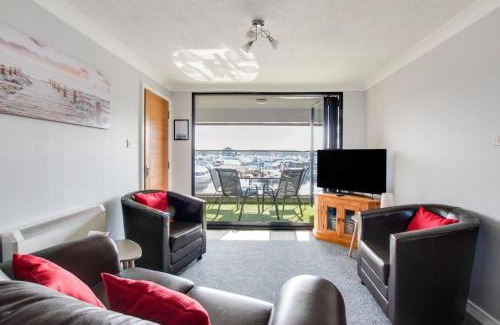 Horning Apartment | Marina Outlook