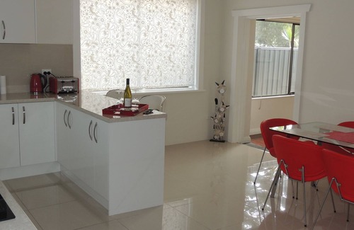 Glenelg North House | 'Marina Retreat' Glenelg, Holiday Home, Great location!