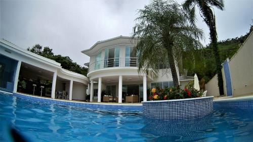 Niteroi House | Marina's Praia Itaipu