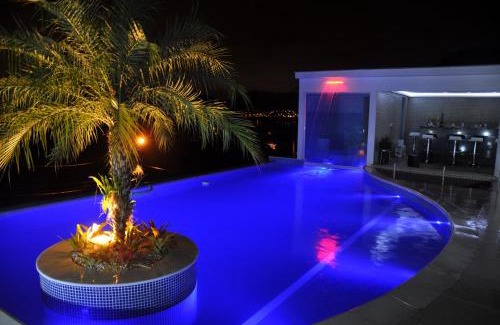 Niteroi House | Marina's Praia Itaipu