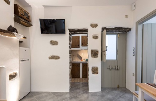 Koronos House | Marina's traditional stone house