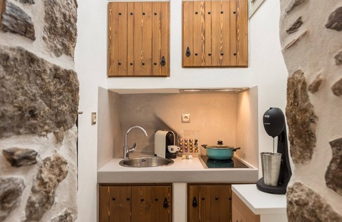 Koronos House | Marina's traditional stone house