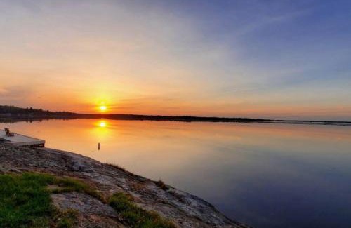 Ray House | Marina View 1 Bedroom Sunset Cabin