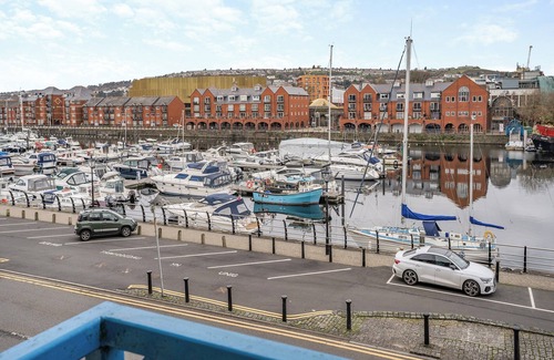 Castle Cottage | Marina View Apartment
