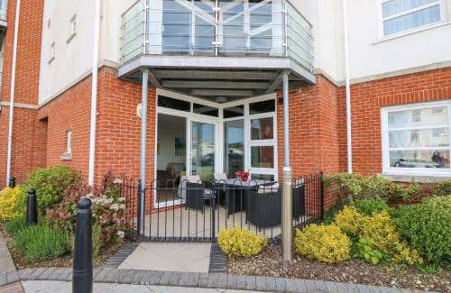 Cowes Apartment | Marina View