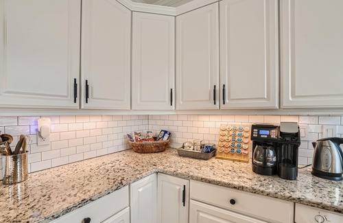 Buford House | Marina View Lake Lanier Islands and Margaritaville - House w/Hot Tub & Skeeball