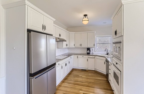 Buford House | Marina View Lake Lanier Islands and Margaritaville - House w/Hot Tub & Skeeball