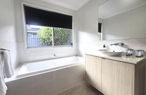 Banksia Beach House | Marina Views