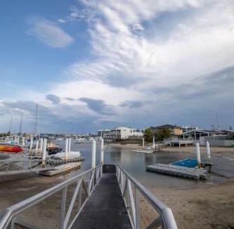 Minyama House | Marina Views - Family friendly by Custom Bnb Hosting