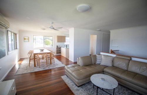 Minyama House | Marina Views - Family friendly by Custom Bnb Hosting