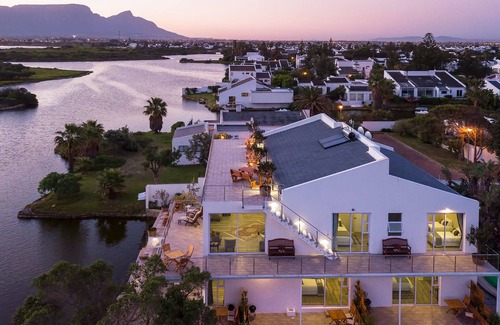 Muizenberg Apartment | Marina Views