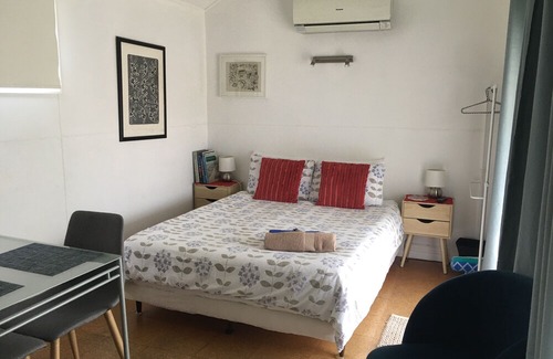 South Fremantle Apartment | MARINE TERRACE BEACH STUDIO AUTUMN SALE $98 A NIGHT! (SAVE 20%)