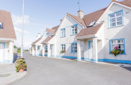 Bundoran House | Marine View Three Bedroom Townhouse