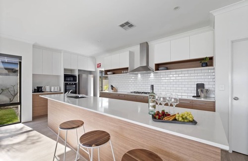 Dudley Park House | Mariners Cove Luxury Canal Home