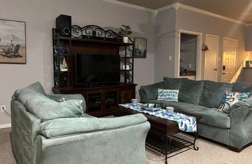 El Lago Apartment | Mariners Village Tranquil Condo