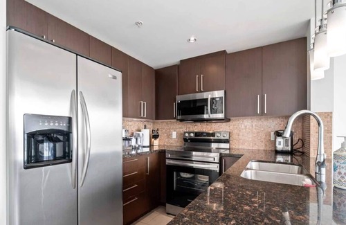 Downtown New Westminster Apartment | Marinus 1001 · 2BD + Den Spacious Luxury Condo