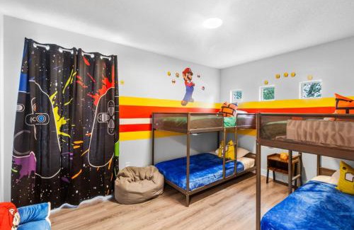 Lake Davenport Estates House | Mario Manor Heated Pool King Bed Game Room Near Disney