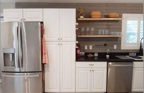 Sneads Ferry Cottage | Mariposa Coastal Cottage, minutes to N Topsail Beach, and Chadwick Bay, NC