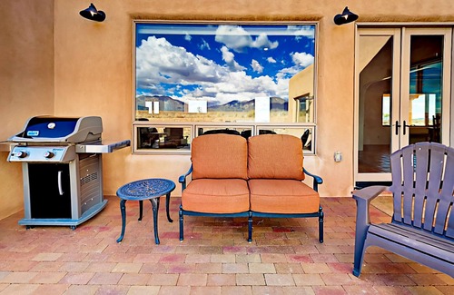 Taos House | Mariposa Ranch Gem w/ Hot Tub & Panoramic Mountain Vistas