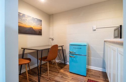 Mariposa House | Mariposa Retro Retreat, Mid-Mod style and easy walk to town