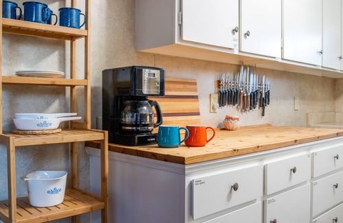 Mariposa House | Mariposa Retro Retreat, Mid-Mod style and easy walk to town