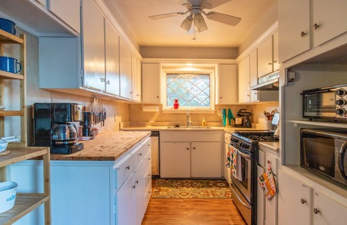 Mariposa House | Mariposa Retro Retreat, Mid-Mod style and easy walk to town