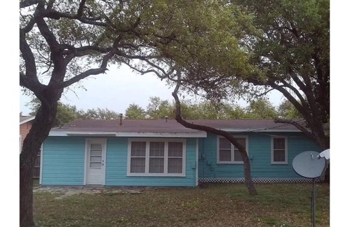 Aransas Pass Cottage | Maritime Cottage - Cozy Coastal Getaway!