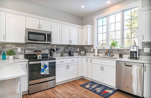 Arundel House | Maritime Meadows – Charming 3 BDR Resort-Style Home! Onsite Pool, Hiking & More