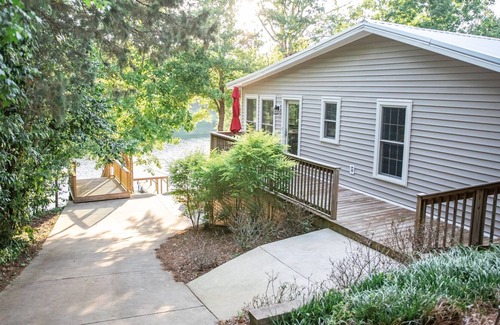 Northport House | Maritime Retreat (Lake T) | Huge Dock & Games!