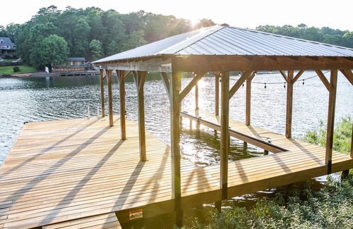Northport House | Maritime Retreat (Lake T) | Huge Dock & Games!