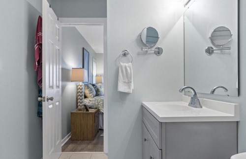 Pine Knoll Shores House | Maritime West