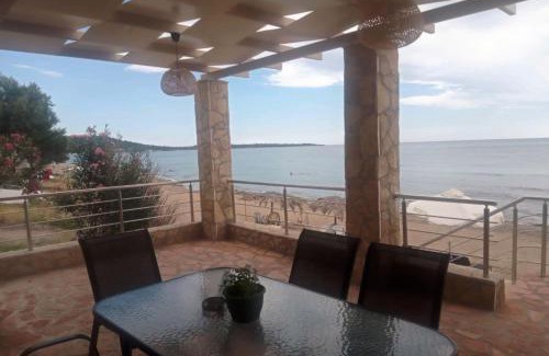 Skafidia Apartment | Maritinas Stone House & Apartment On The Beach
