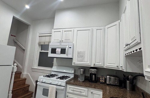 Columbia Heights House | “Mark”- Victorian Brownstone - 9 Beds