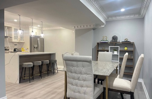 Markham Apartment | Markham Comfort Stay – 3 King Beds, 2 Baths, Close to Golf & Trails