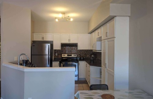 Markham House | Markham, convenient transportation and shopping, famous high school district