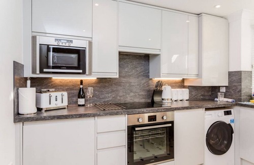 Montpelier Apartment | Marlborough Mews XXX