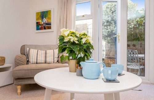 Montpelier Apartment | Marlborough Mews XXX