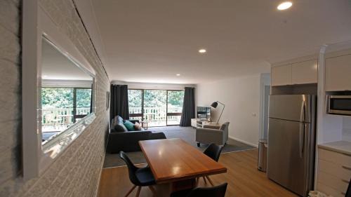 Bermagui House | Marlin Waters Unit 2 walk to beach and river Bermagui