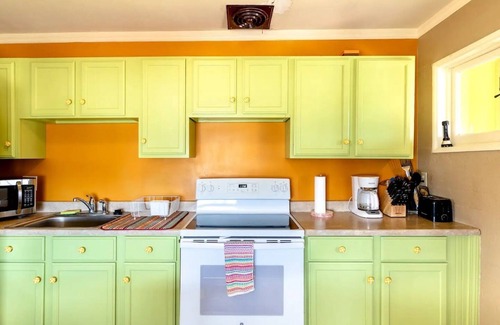 Twentynine Palms House | "Marmalade Skies" charming Desert Retreat, with AC, WiFi