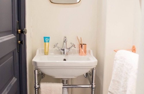 Centre Bed & Breakfast | Marnie et Mister H