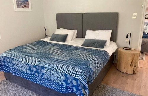 Constantia Apartment | Maroon Belles